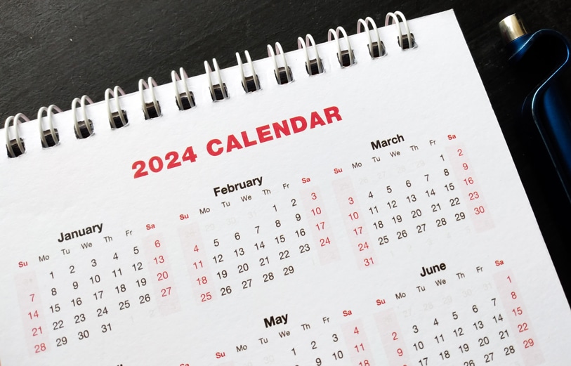 2024-calendar-and-pen-concept-2024-new-year-2024_web