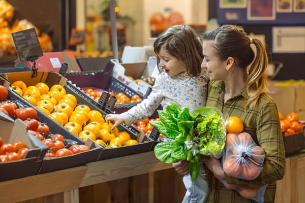 Supermarkets Enlist Shoppers in Nutrition Programs